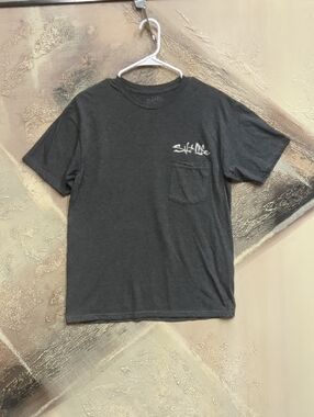 Salt Life "Live Salty" Men's Pocket T-Shirt - Charcoal Grey - Size Medium